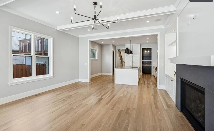 1932 W Wolfram St, Chicago, IL 60657