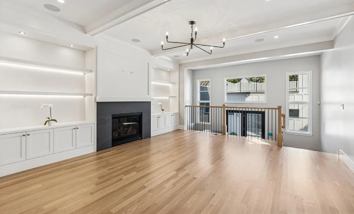 1932 W Wolfram St, Chicago, IL 60657