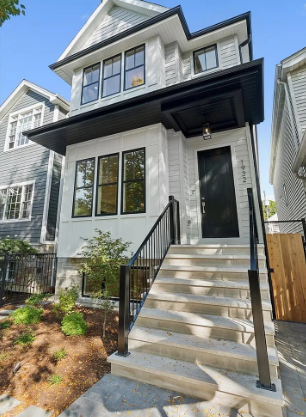 1932 W Wolfram St, Chicago, IL 60657