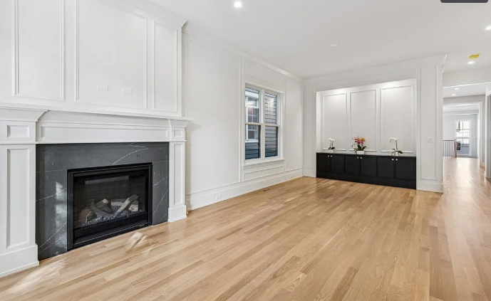 1932 W Wolfram St, Chicago, IL 60657