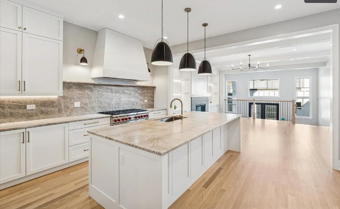 1932 W Wolfram St, Chicago, IL 60657