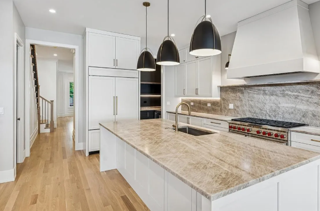 1932 W Wolfram St, Chicago, IL 60657