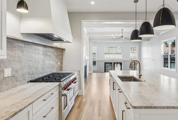 1932 W Wolfram St, Chicago, IL 60657