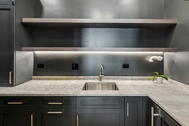 1932 W Wolfram St, Chicago, IL 60657