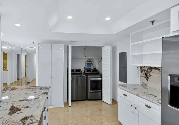 520 Brickell Key Dr APT A604, Miami, FL 33131