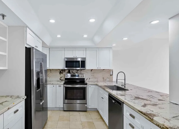 520 Brickell Key Dr APT A604, Miami, FL 33131