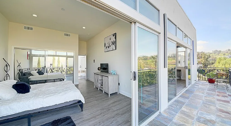 3952 Oakfield Dr, Sherman Oaks, CA 91423