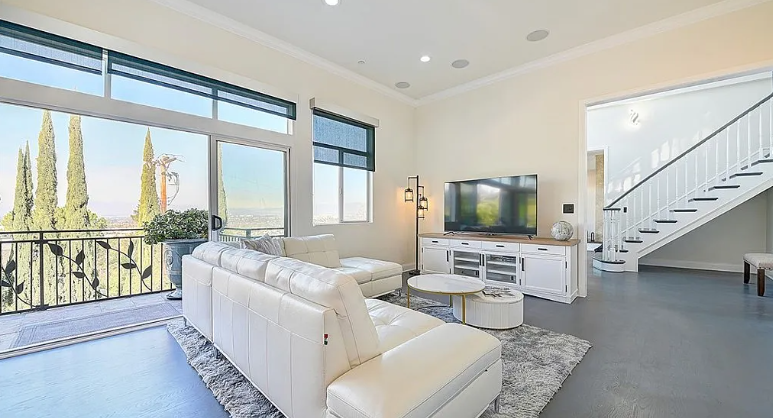 3952 Oakfield Dr, Sherman Oaks, CA 91423