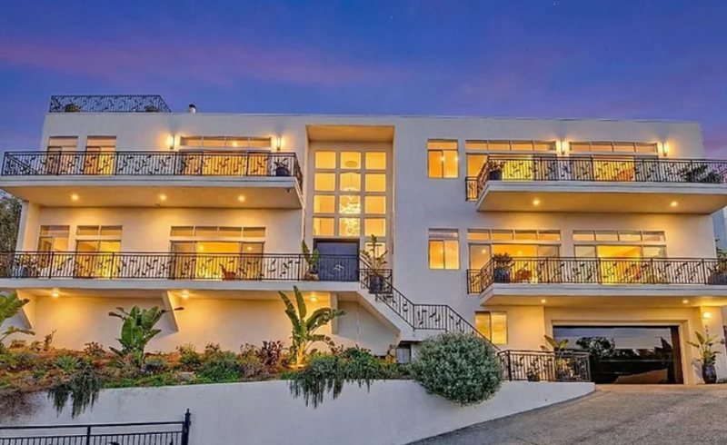 3952 Oakfield Dr, Sherman Oaks, CA 91423