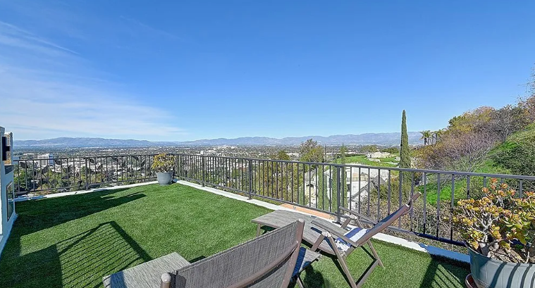 3952 Oakfield Dr, Sherman Oaks, CA 91423