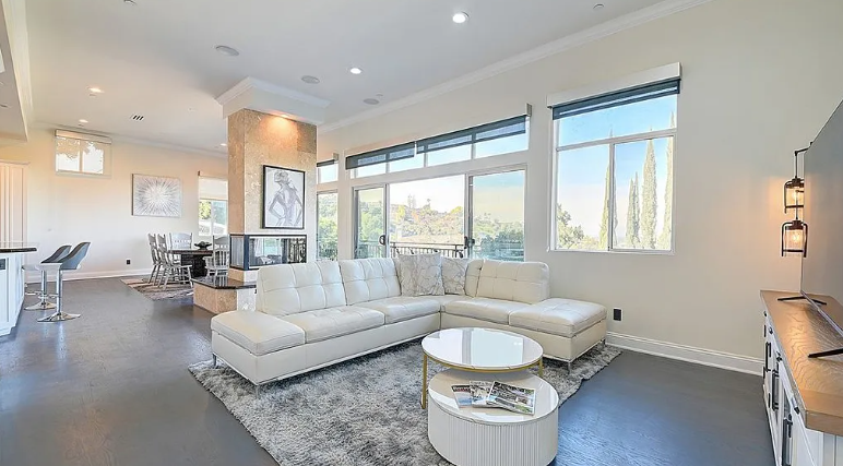 3952 Oakfield Dr, Sherman Oaks, CA 91423