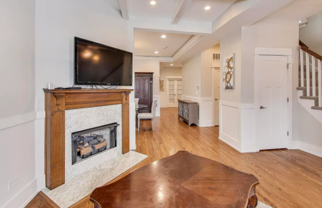 4633 W Grace St, Chicago, IL 60641