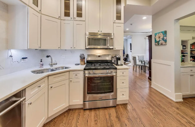 4633 W Grace St, Chicago, IL 60641