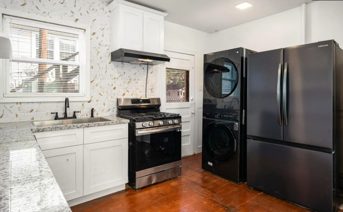 1202 Barkdull St, Houston, TX 77006