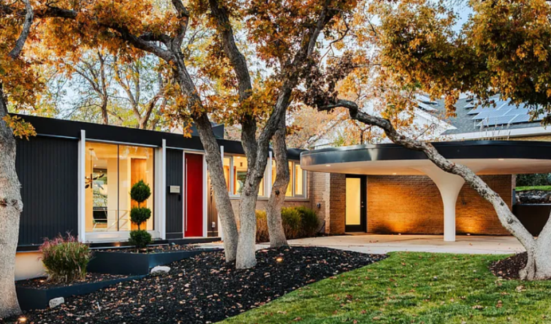 2777 E Comanche Dr S, Salt Lake City, UT 84108