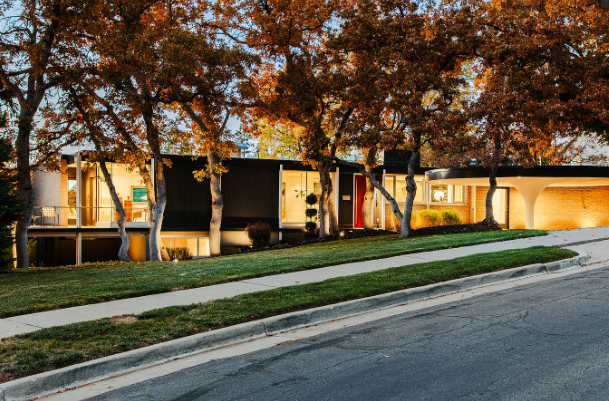 2777 E Comanche Dr S, Salt Lake City, UT 84108