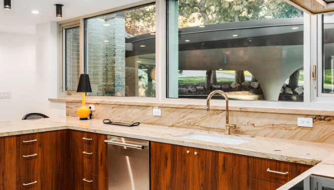 2777 E Comanche Dr S, Salt Lake City, UT 84108